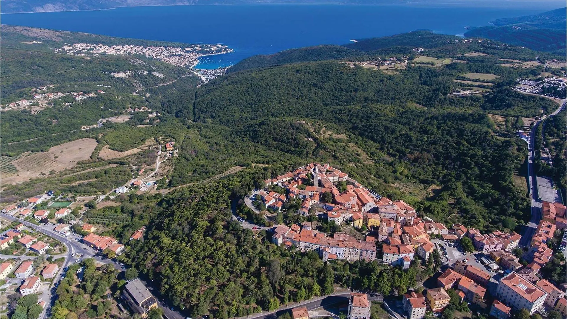 Lovely Apartment In Koromacno With House Sea View