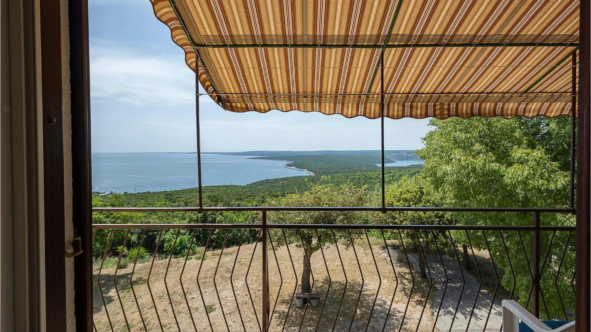 Lovely Apartment In Koromacno With House Sea View