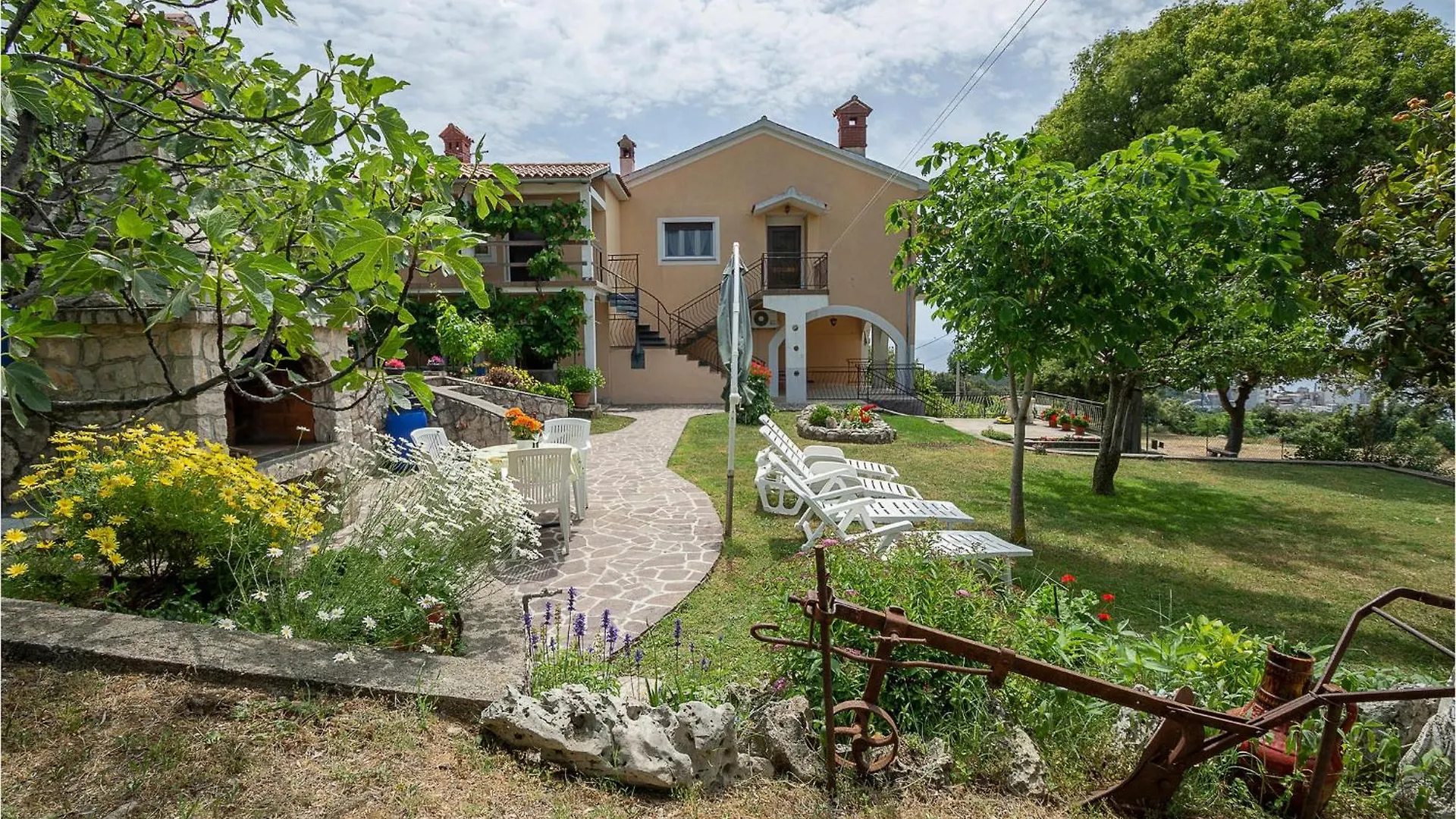 Lovely Apartment In Koromacno With House Sea View